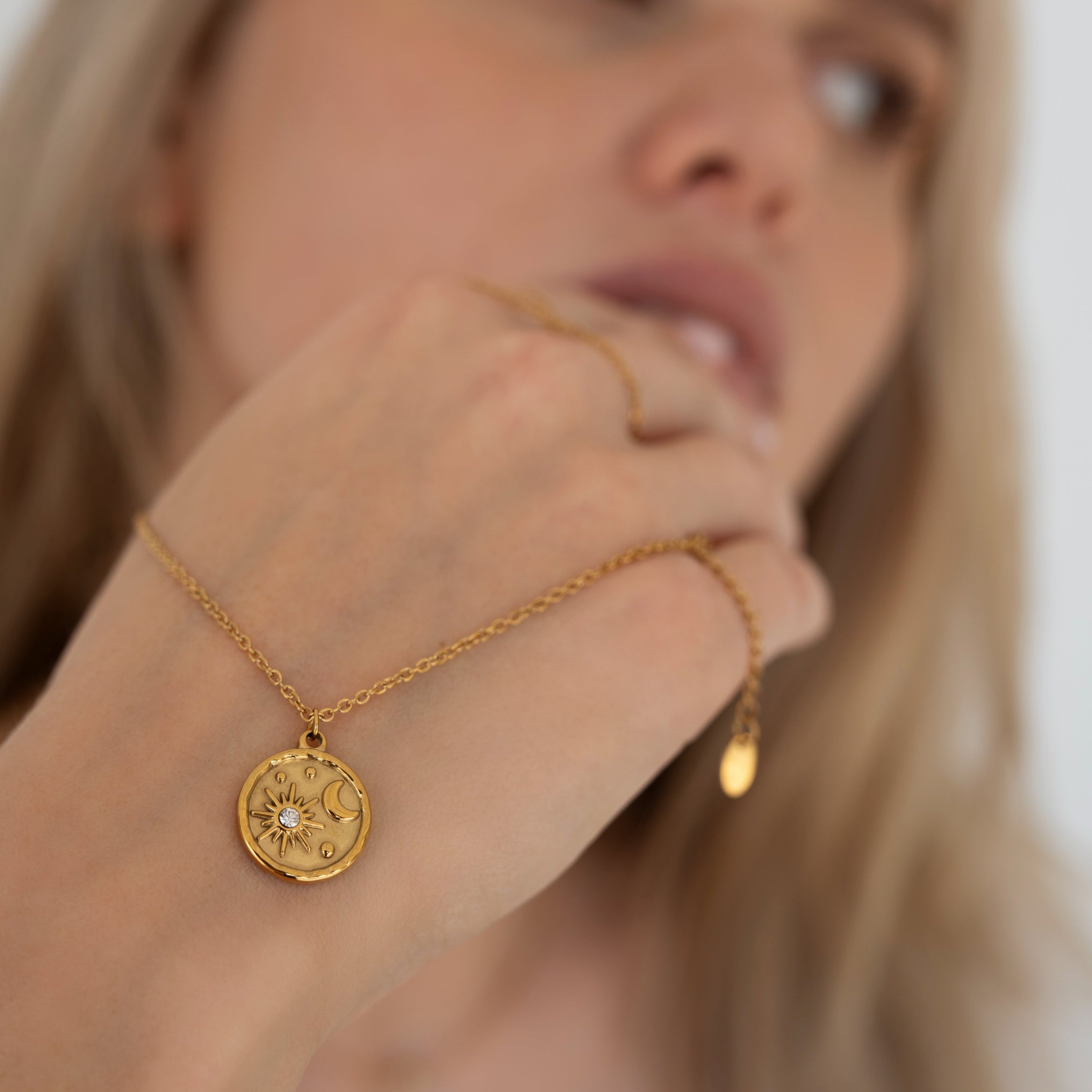 El Collar de la Luna y el Sol