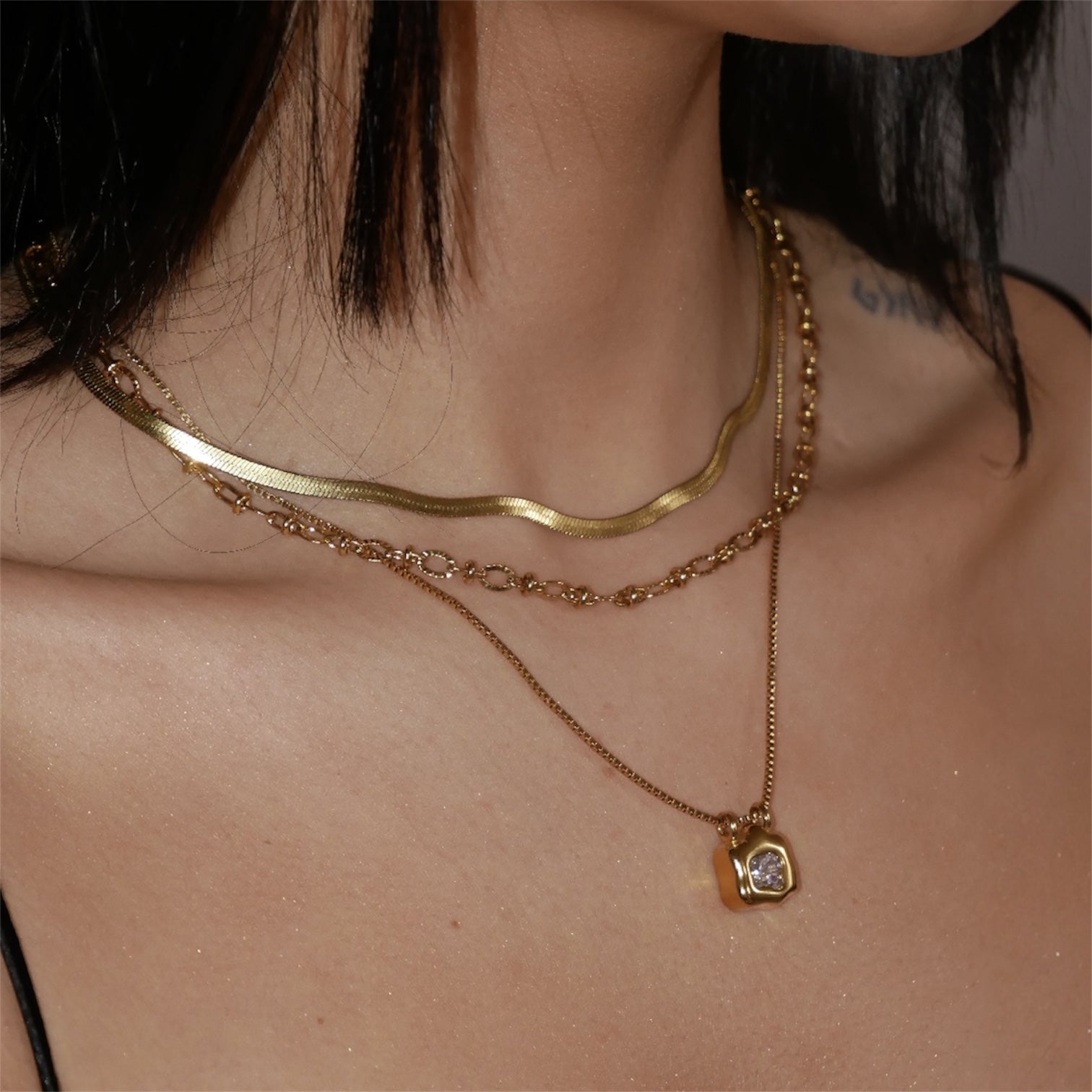 Liora Pendant Necklace