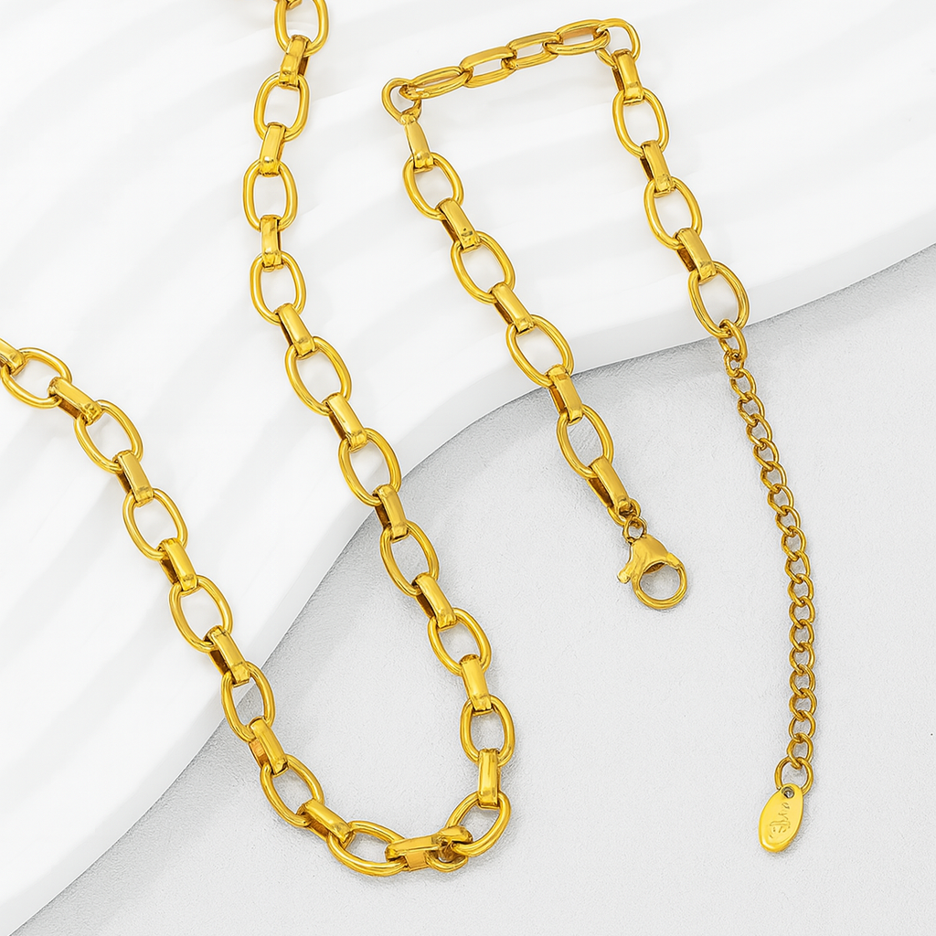 Gold chain necklace on a white background with 'EMILIAZ' branding.